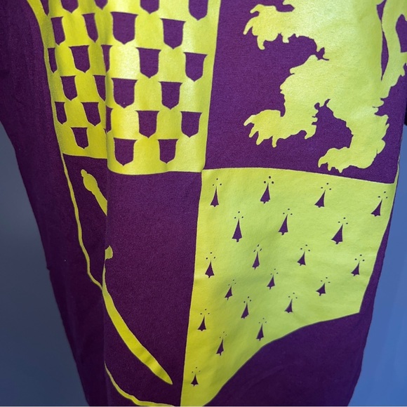 Harry Potter Gryffindor Crest Crewneck Adult Maroon T-Shirt Size Large - Picture 3 of 8